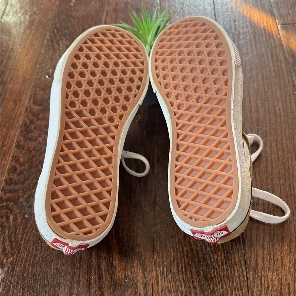 Vans Tan Kids Sneakers with White Laces size 3