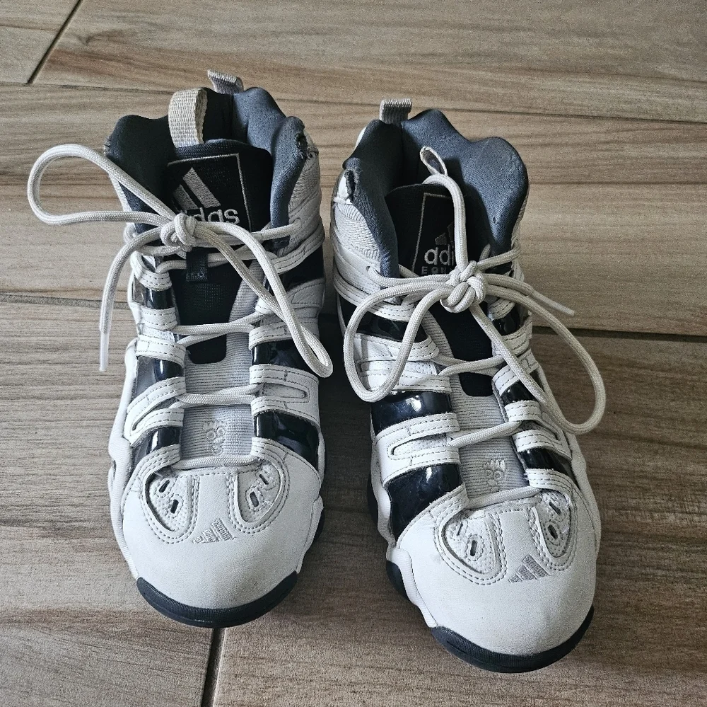 Adidas Kids White and Black  CRAZY 8 Kobe Bryant Sneaker size 6.5