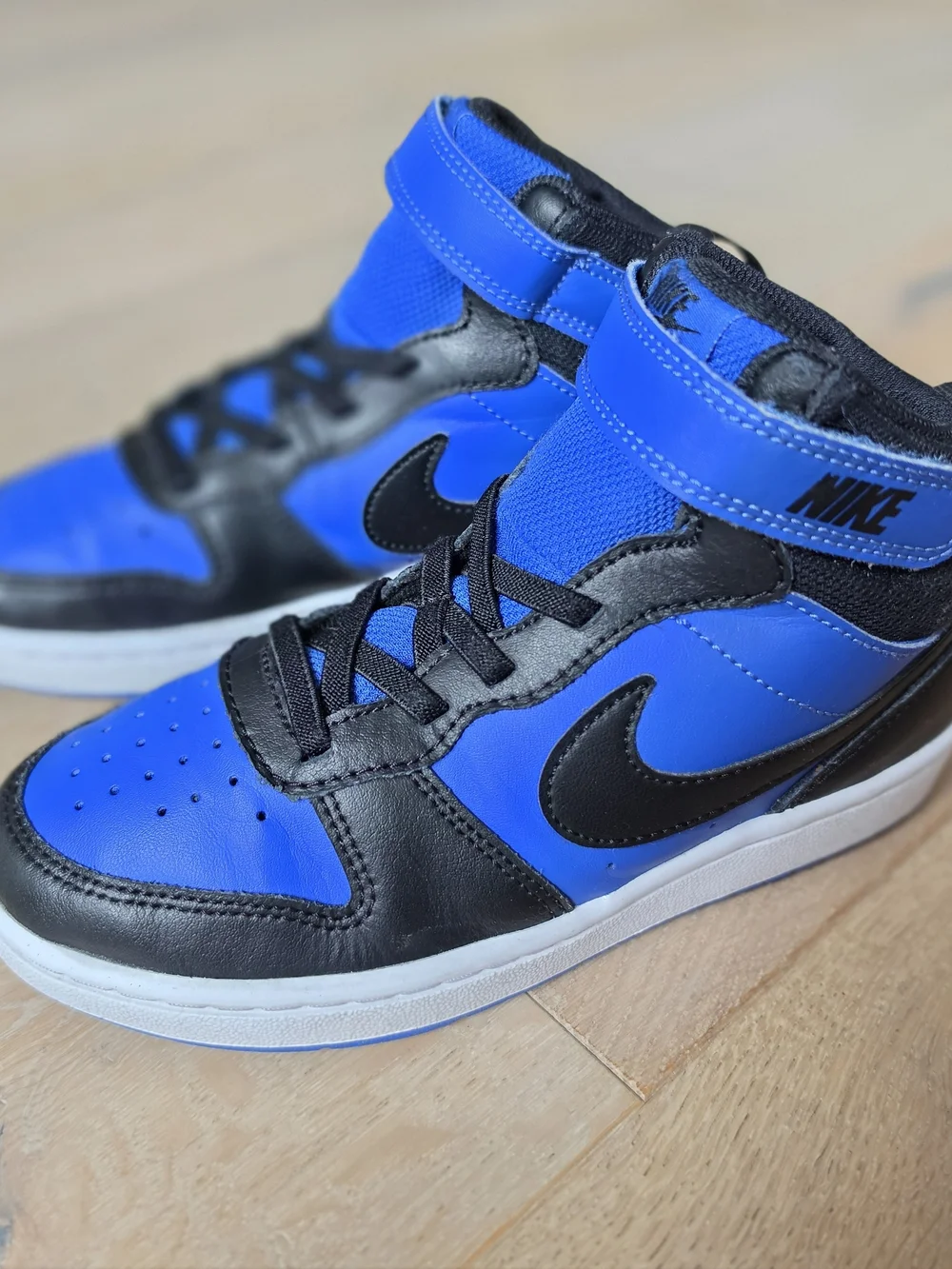Nike kids court