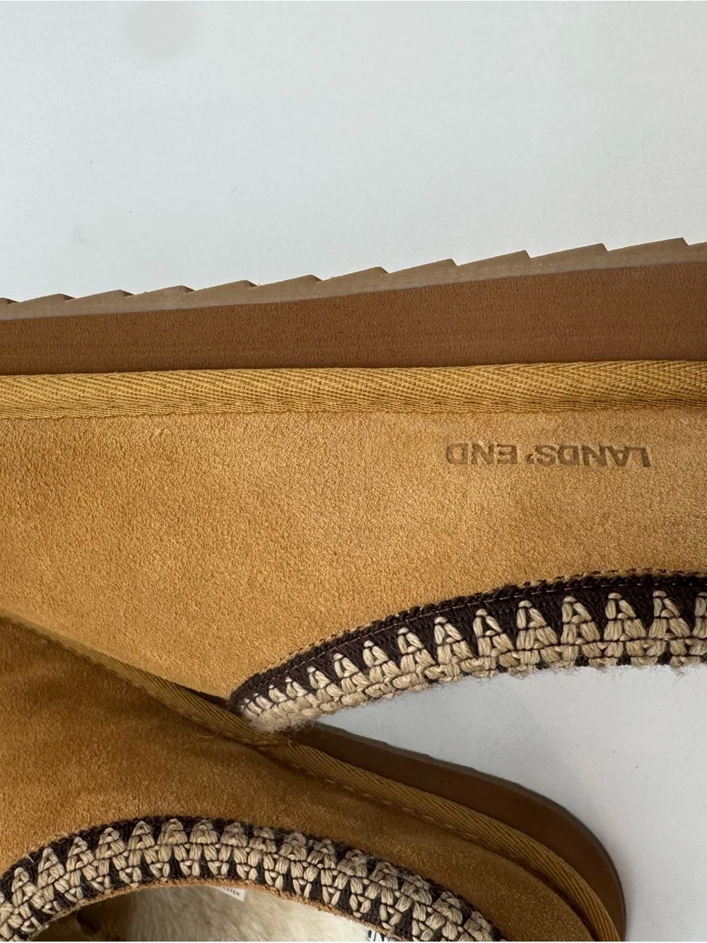 Lands End tan cushioned trim