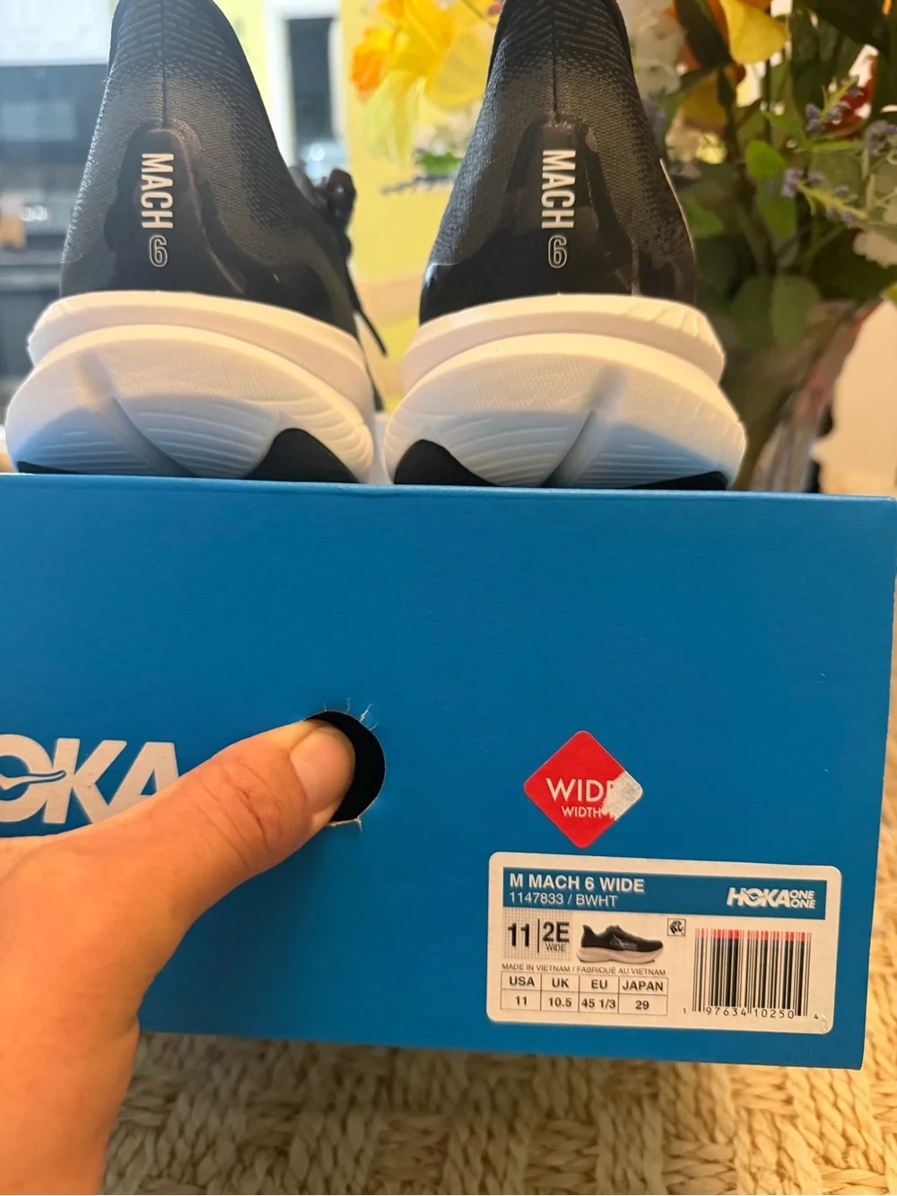 Hoka Men's Mach 6 2E WIDE SZ 11 mens new in box !!