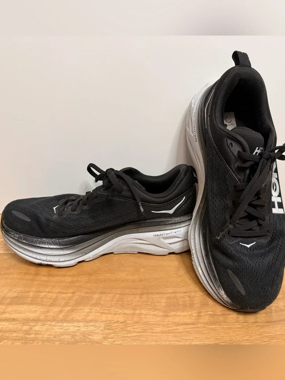 Hoka Bondi 8 Women’s Sneakers