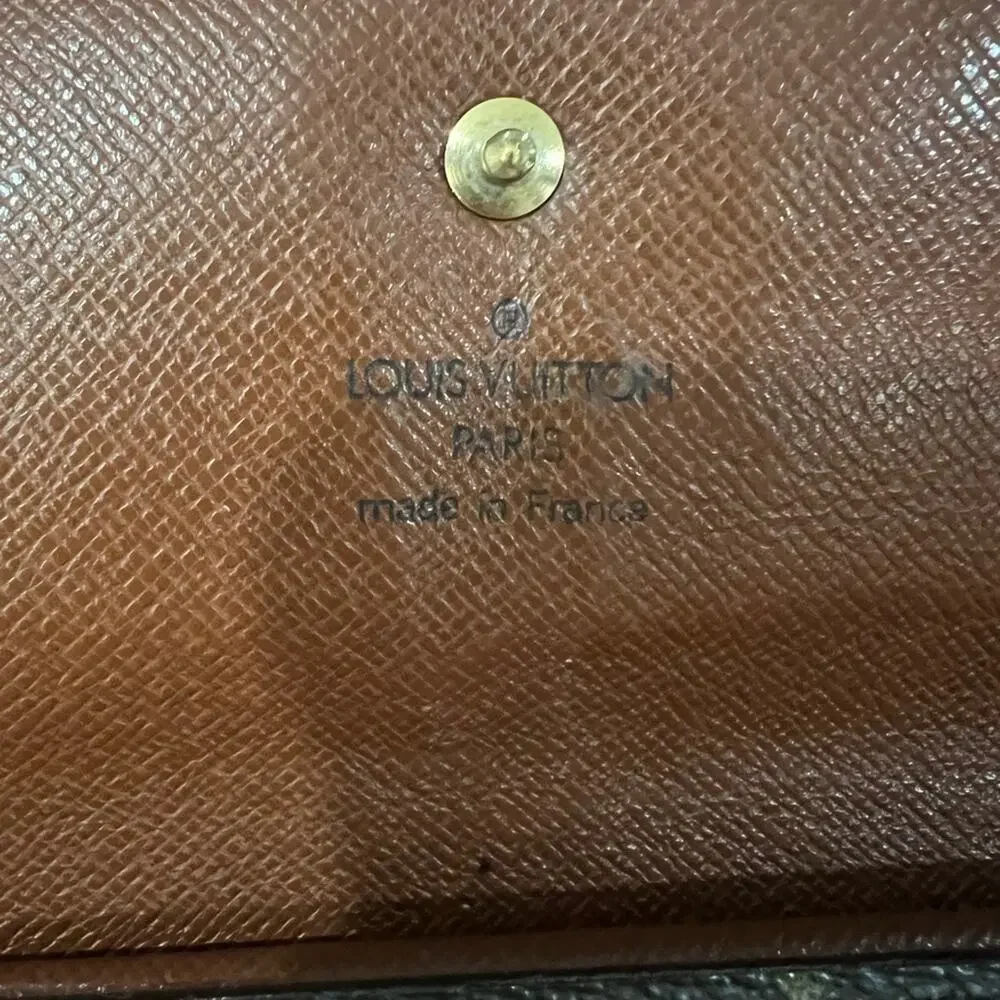 Louis Vuitton preowned showing