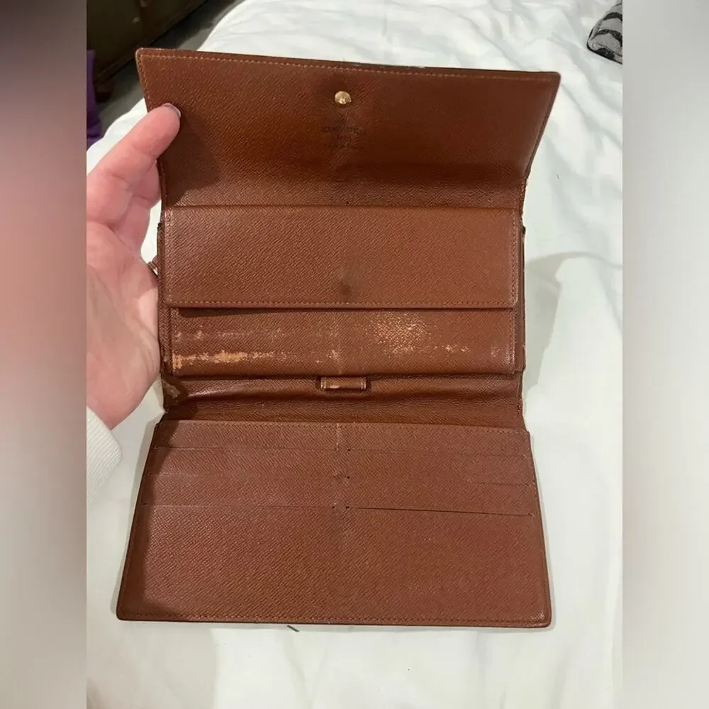 Louis Vuitton preowned showing