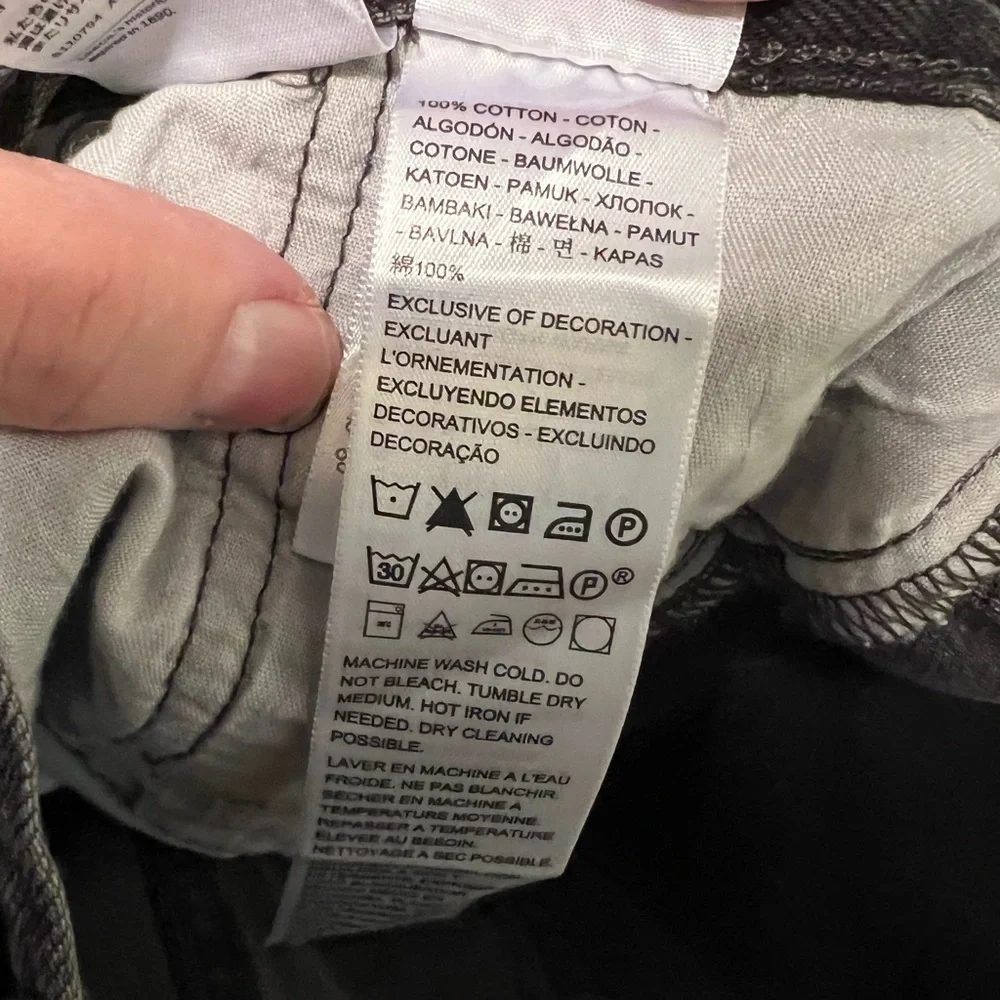 Levis profile tags features