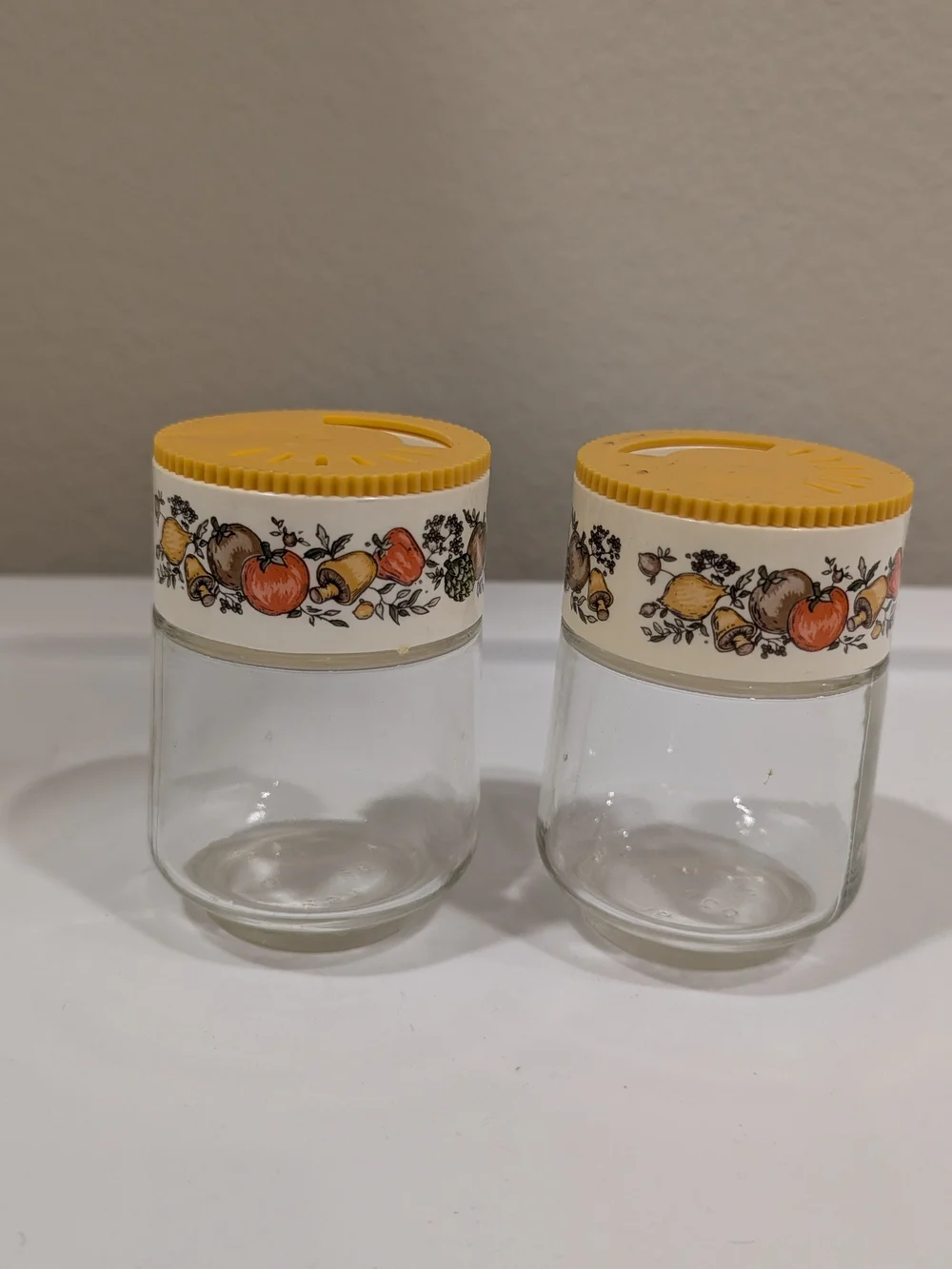 Set of 2 vintage Corning Ware Glass Gemco Spice of Life jars Excellent Condition