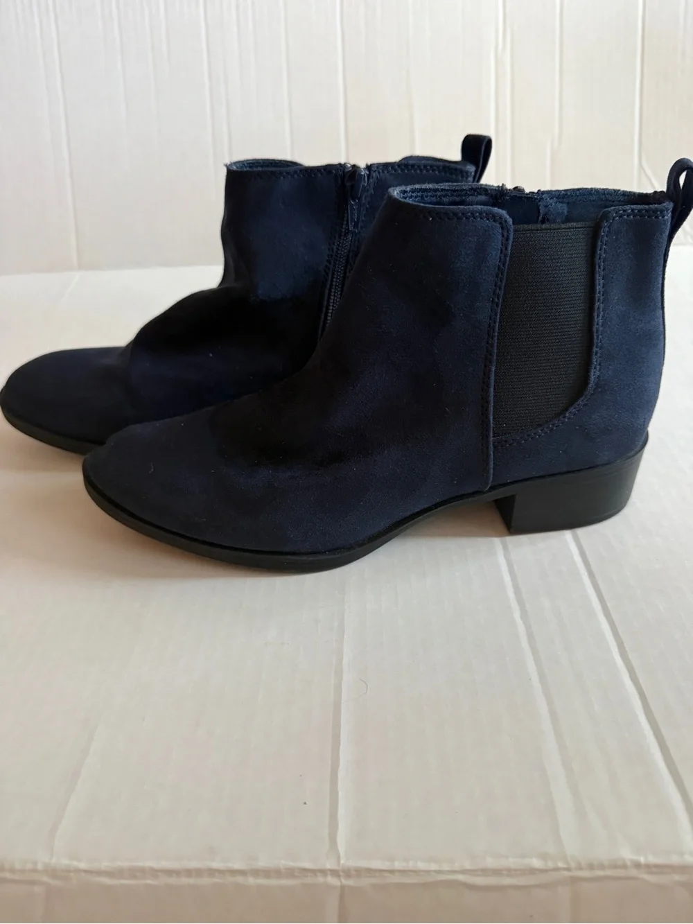 SO navy suede