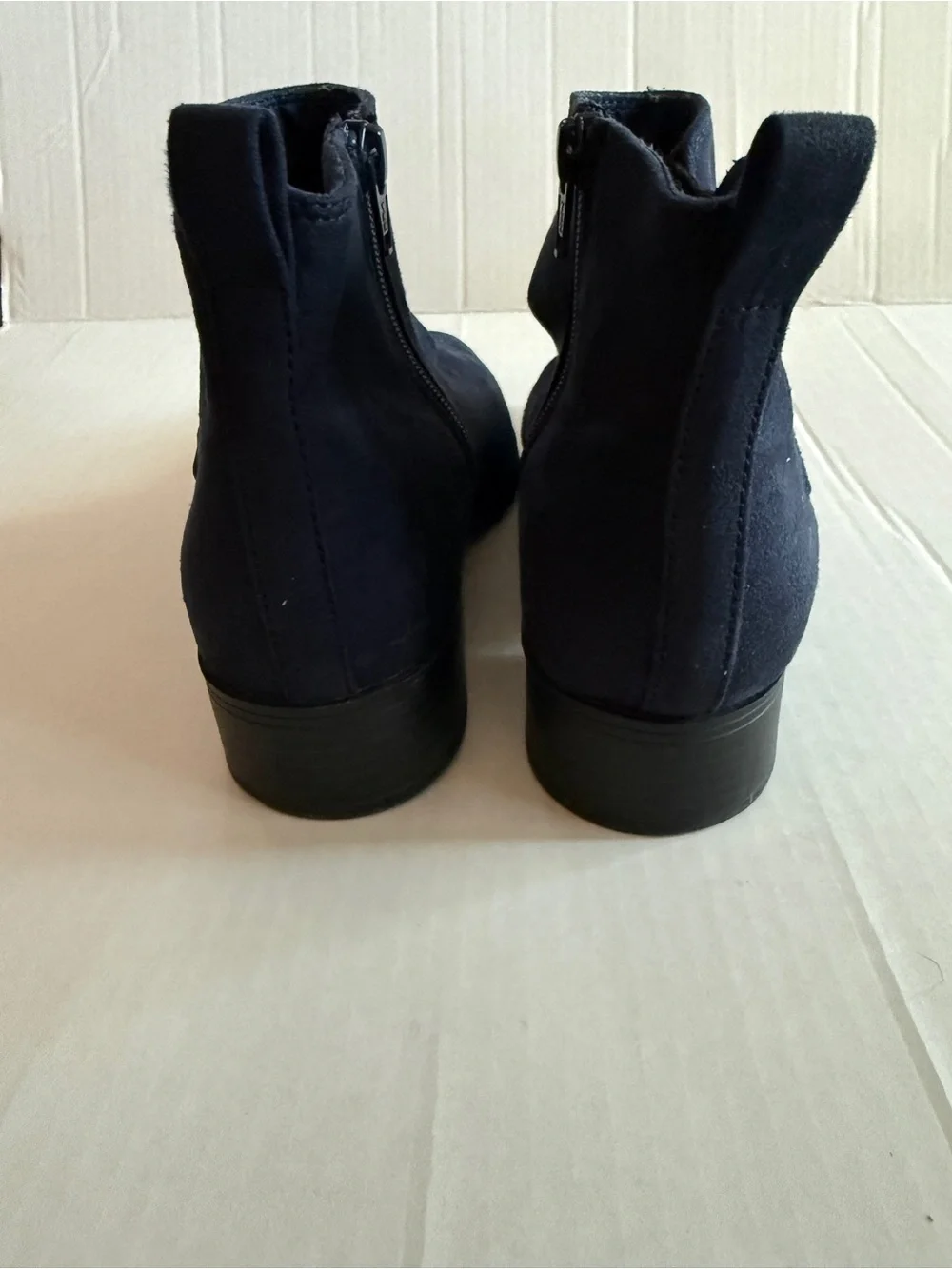 SO navy suede