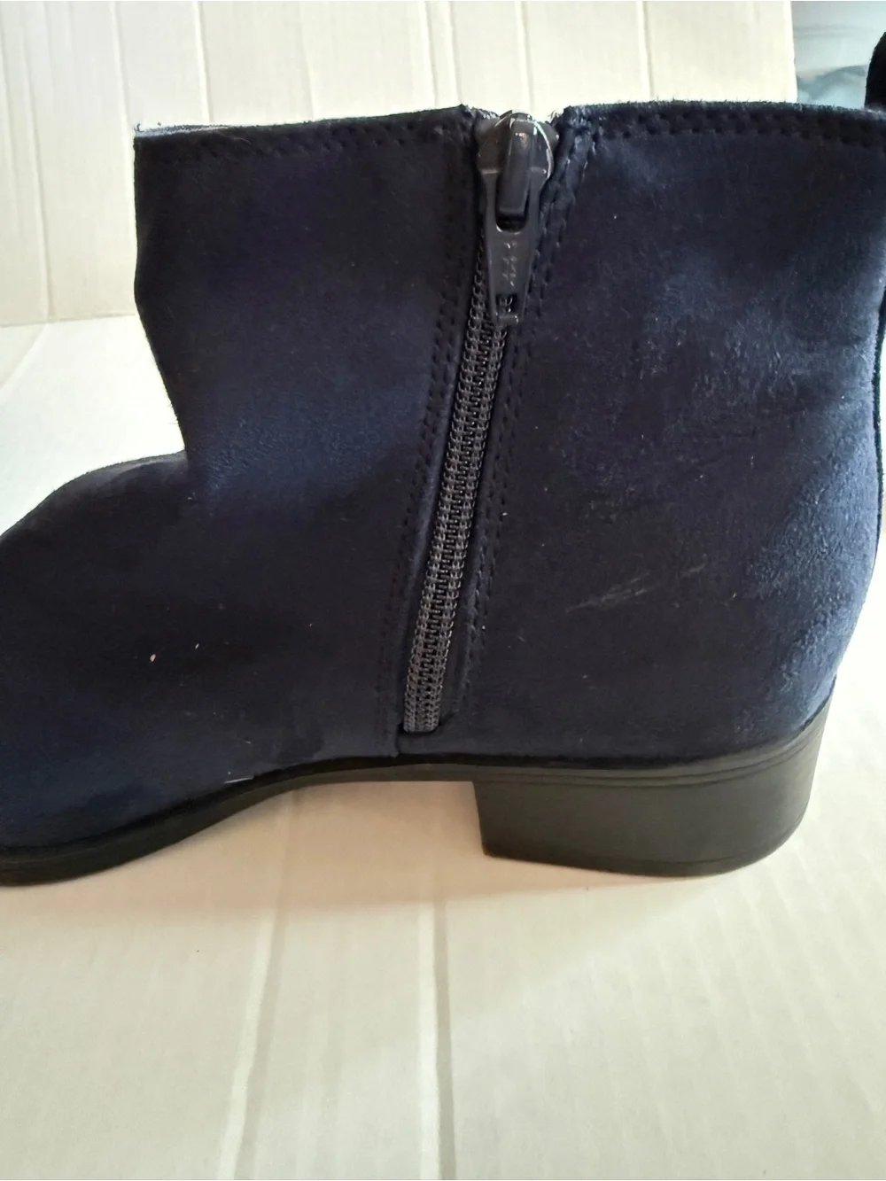 SO navy suede