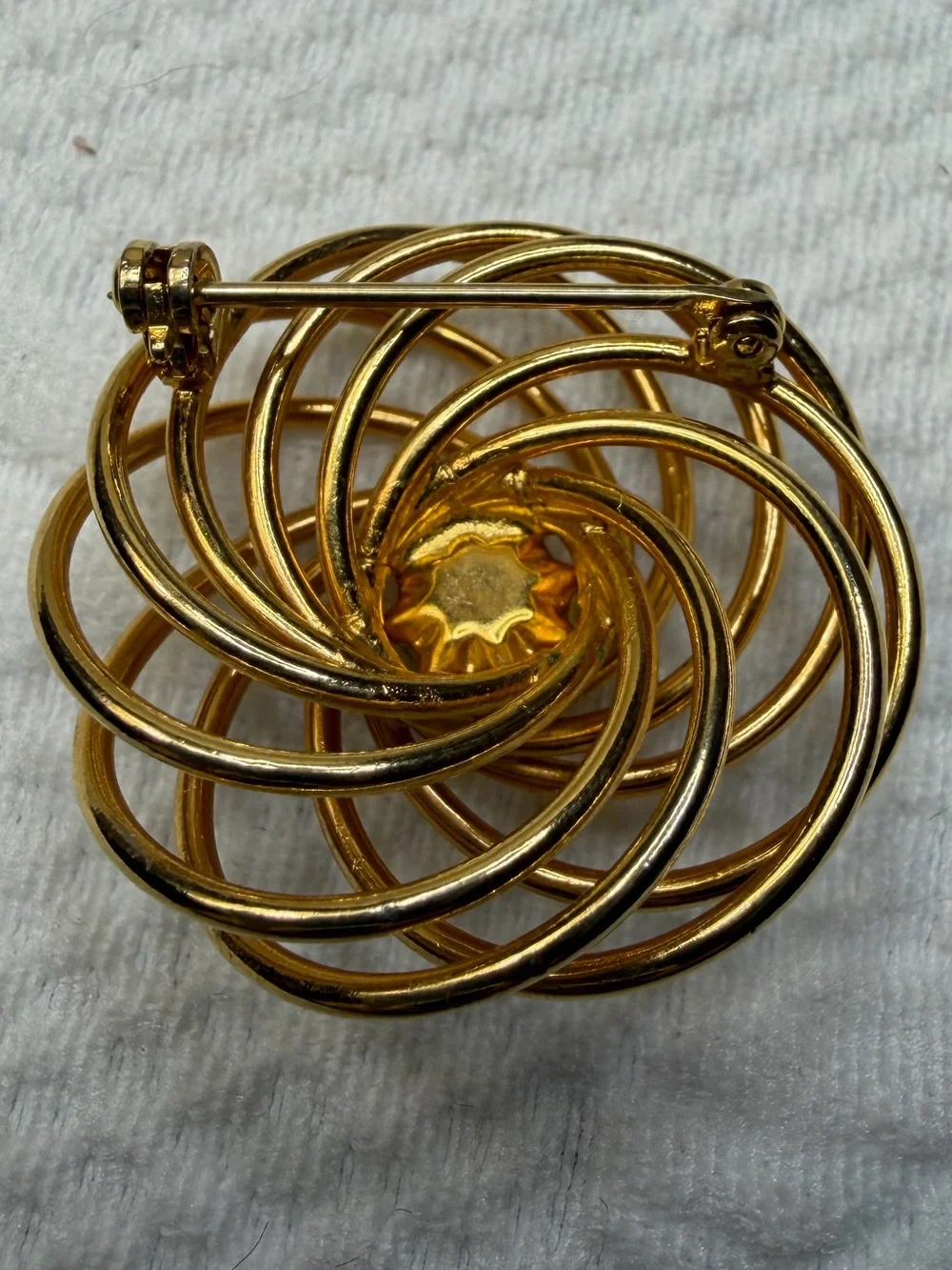 Vintage Gold-Tone Spiral Brooch with Pearl Accent