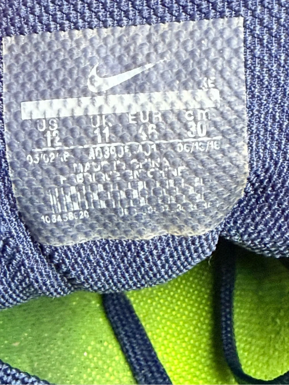 Nike Men’s Navy Blue and White Running Shoes