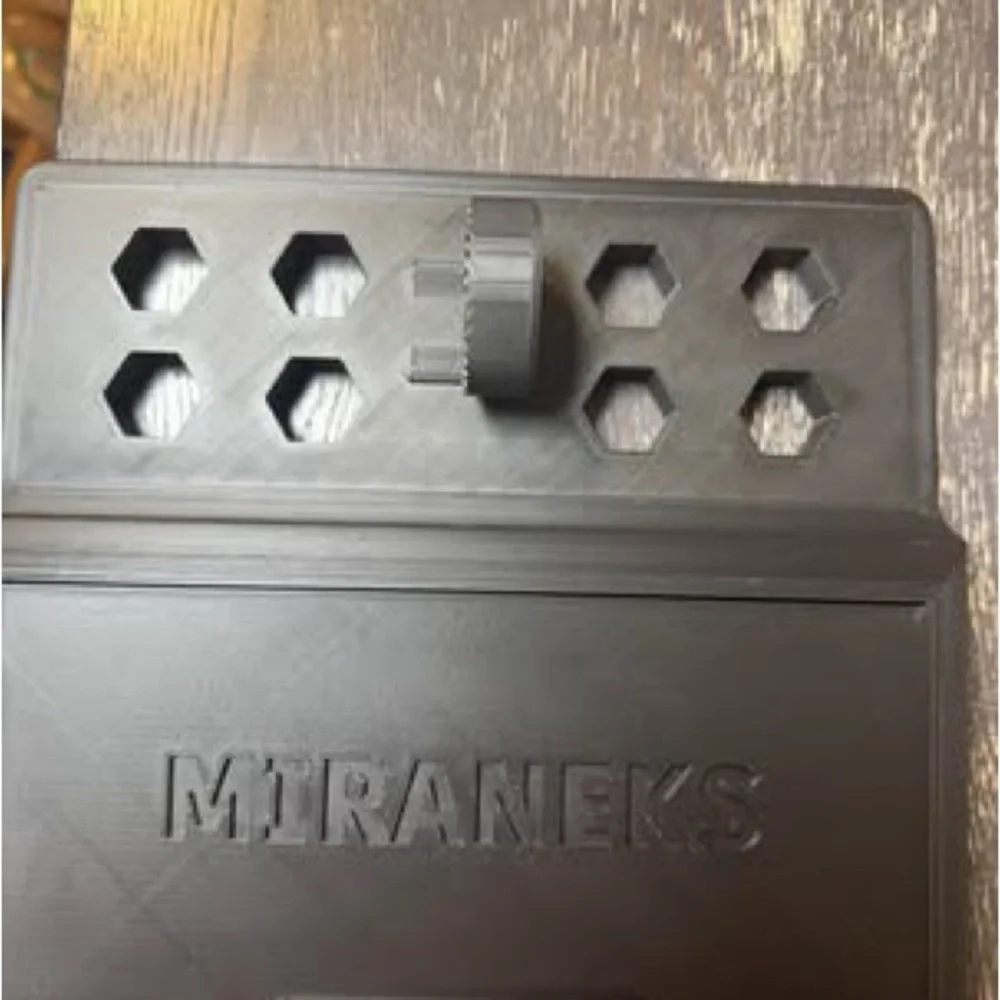 Miraneks selling gently