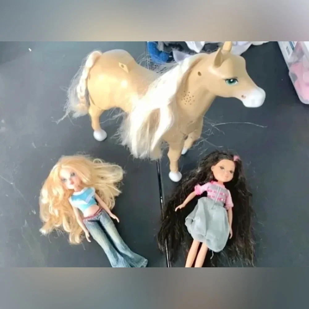 Bratz dolls 2 Moxie girlz Avery/Sophina & Cricket horse riding club sounds/walks