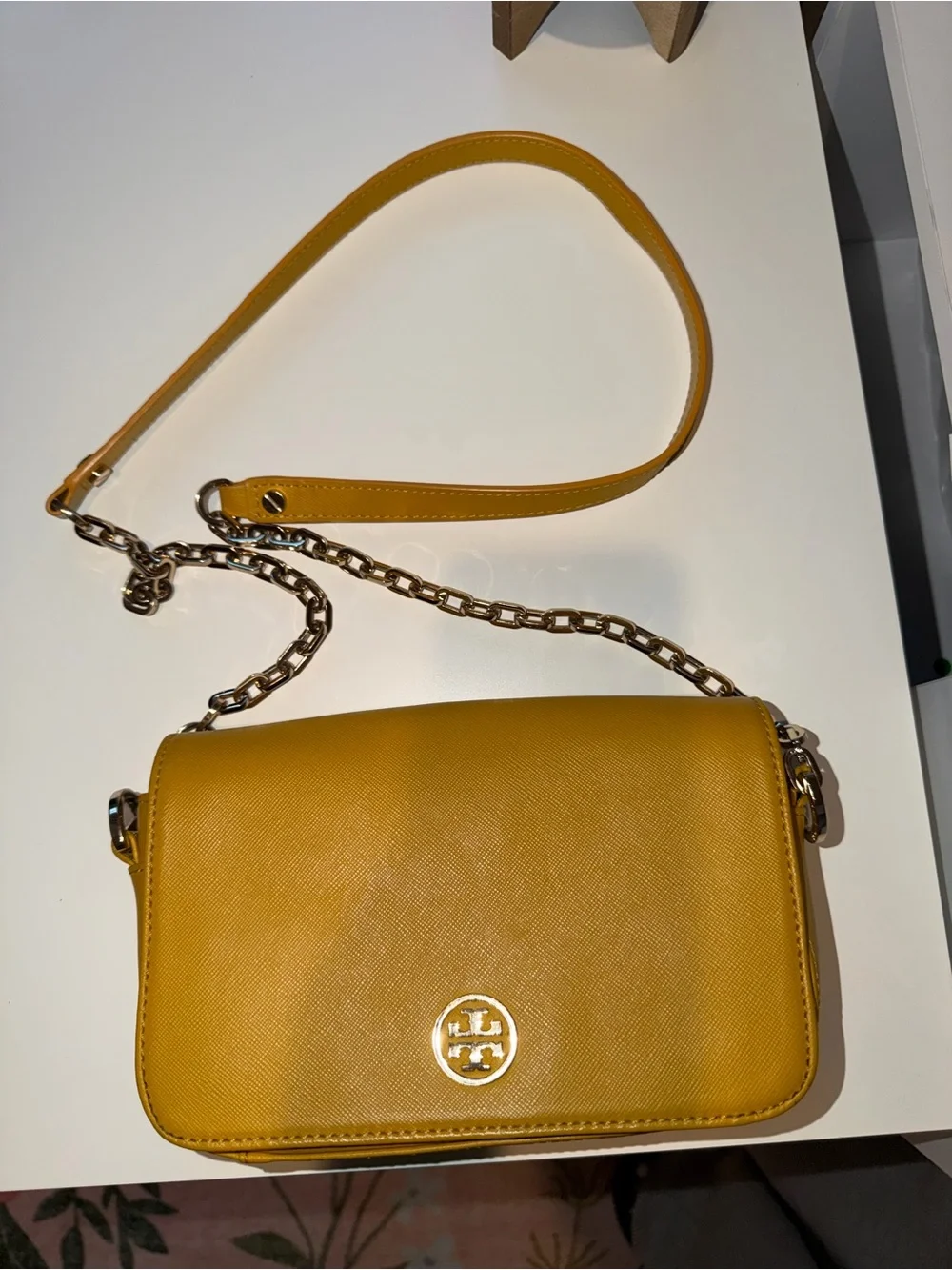 Tory Burch compact tory