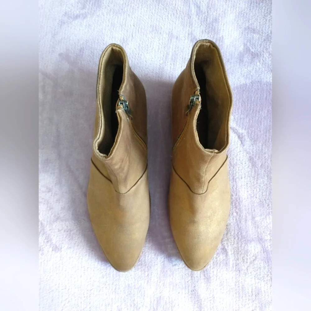 Like new Antelope platform ankle boots