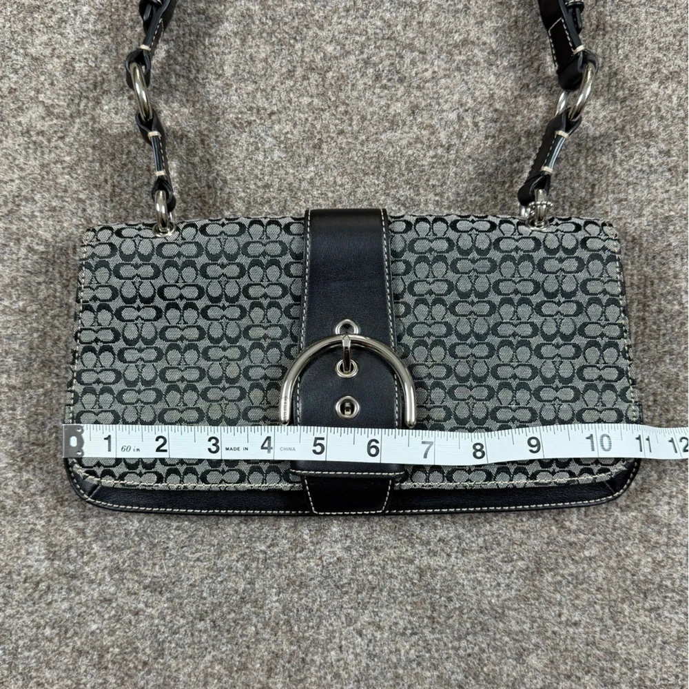 Coach shoulder hardly