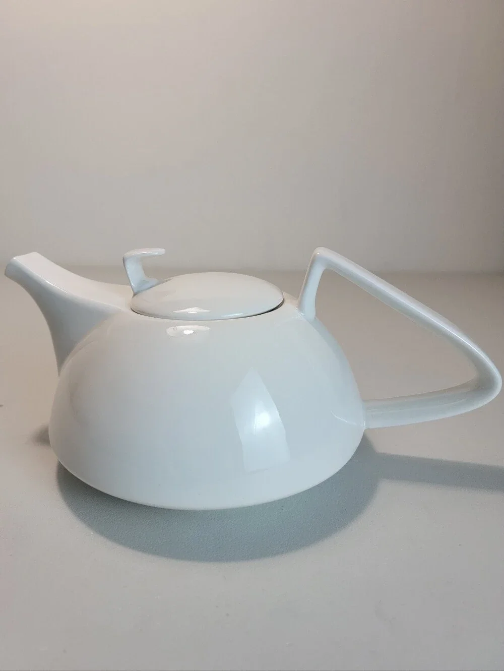 Tannex White Tie Cogsworth Teapot W/Lid& Infuser Porcelain Modern Aesthetic 9.5