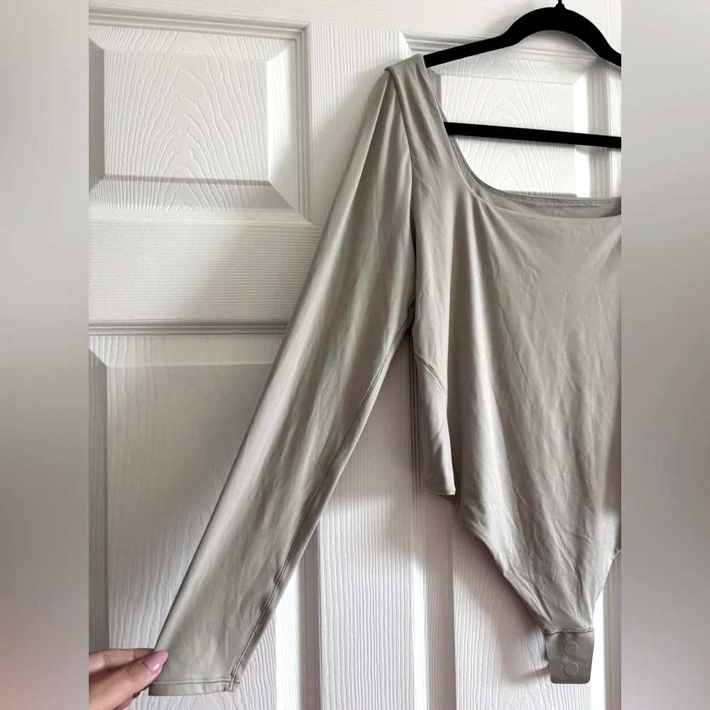 NWT Lululemon Athletica Gray (Riverstone) Square Neck Long Sleeve Bodysuit