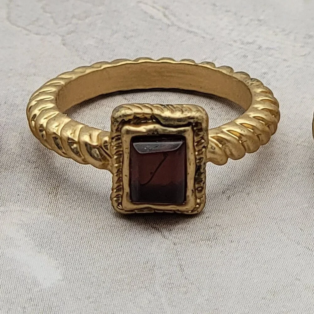 N/A gold solid