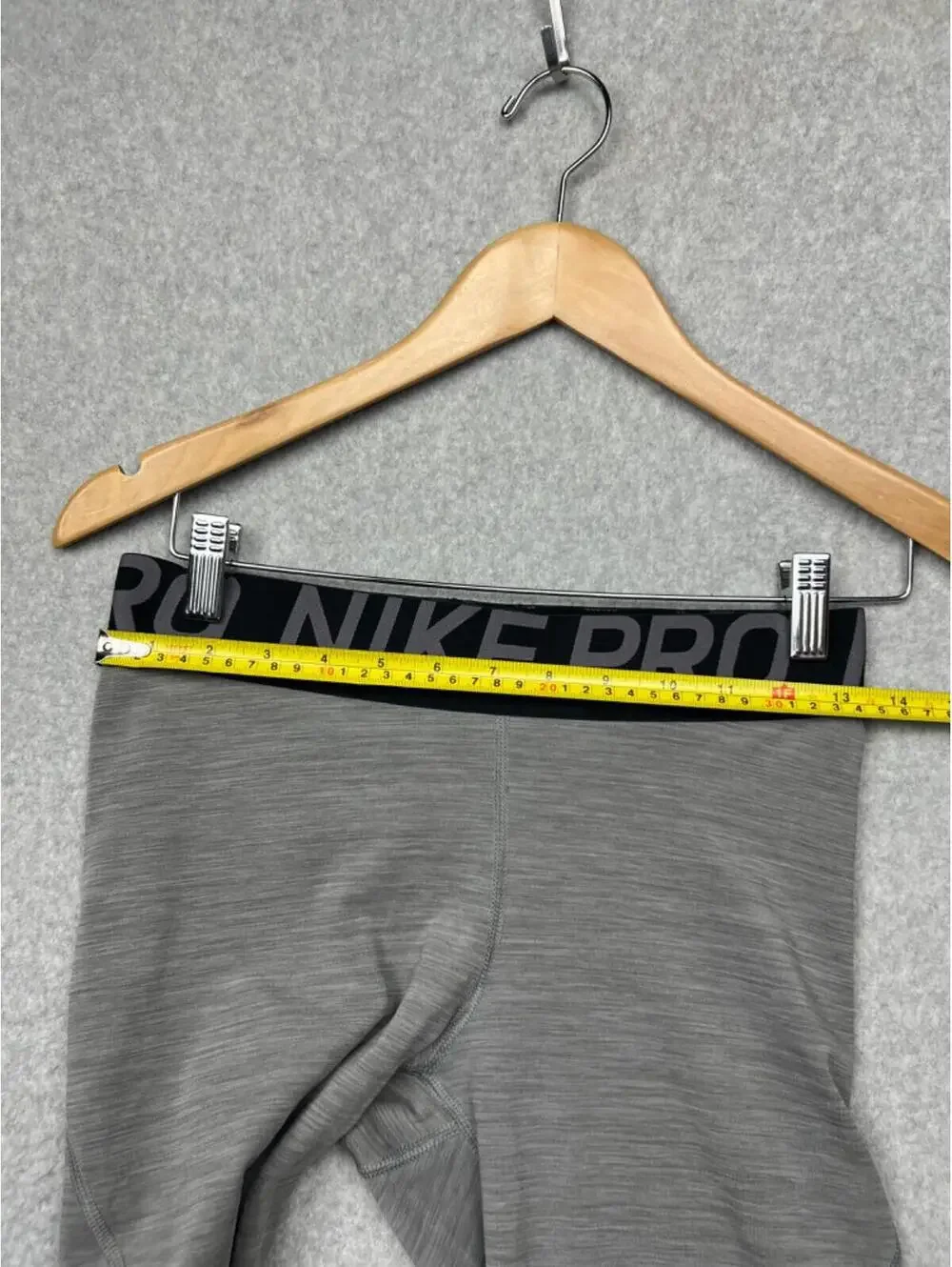 Nike Pro Tight Fit Crop Length Training Leggings Dri fit Womens M Running Gray