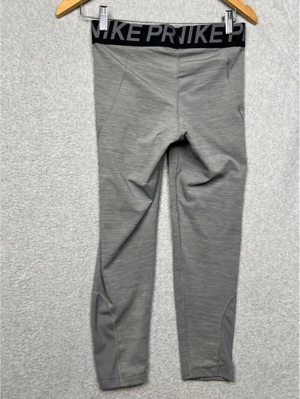 Nike Pro Tight Fit Crop Length Training Leggings Dri fit Womens M Running Gray