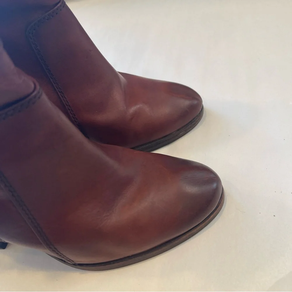Frye elegant tan