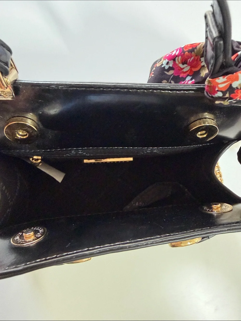Steve Madden compact structured