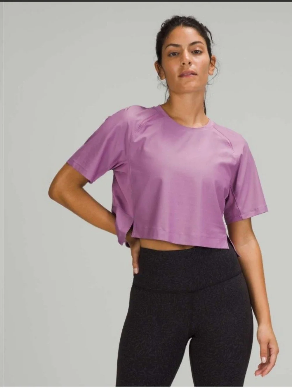 Lululemon Mesh Back Cropped Train T-Shirt/Wisteria Purple
