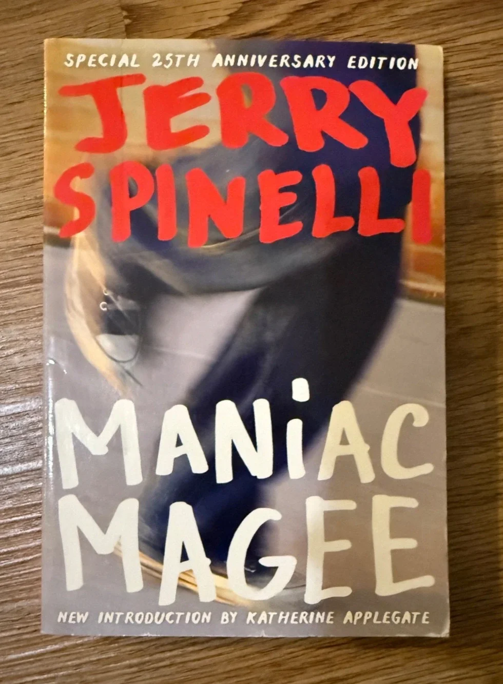 📕 Maniac Magee – Jerry Spinelli – 25th Anniversary Edition – Paperback – Newber