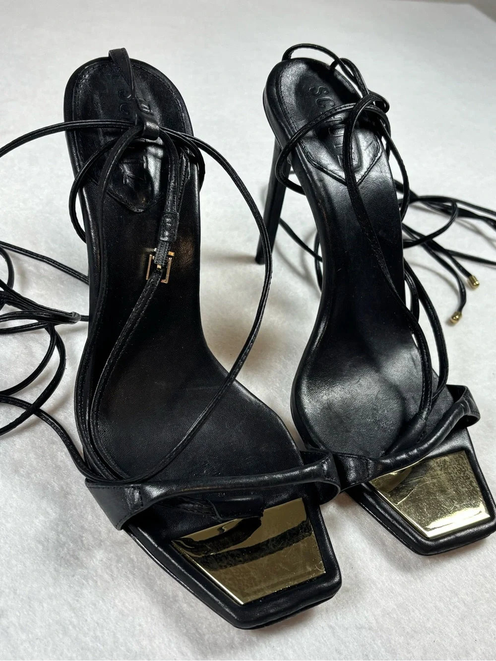 SCHUTZ black timeless