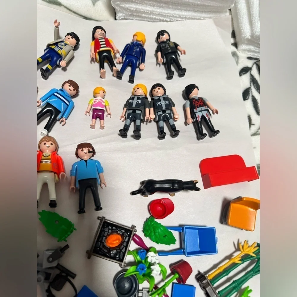 Playmobil questions leave