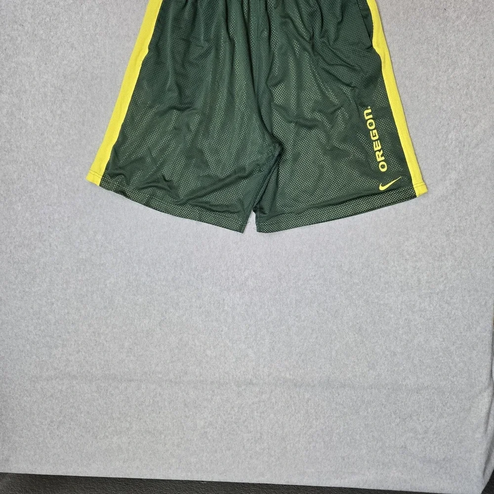 Oregon Ducks Men Activewear Shorts L Green Nike Athletic Shorts Basketball Y2K