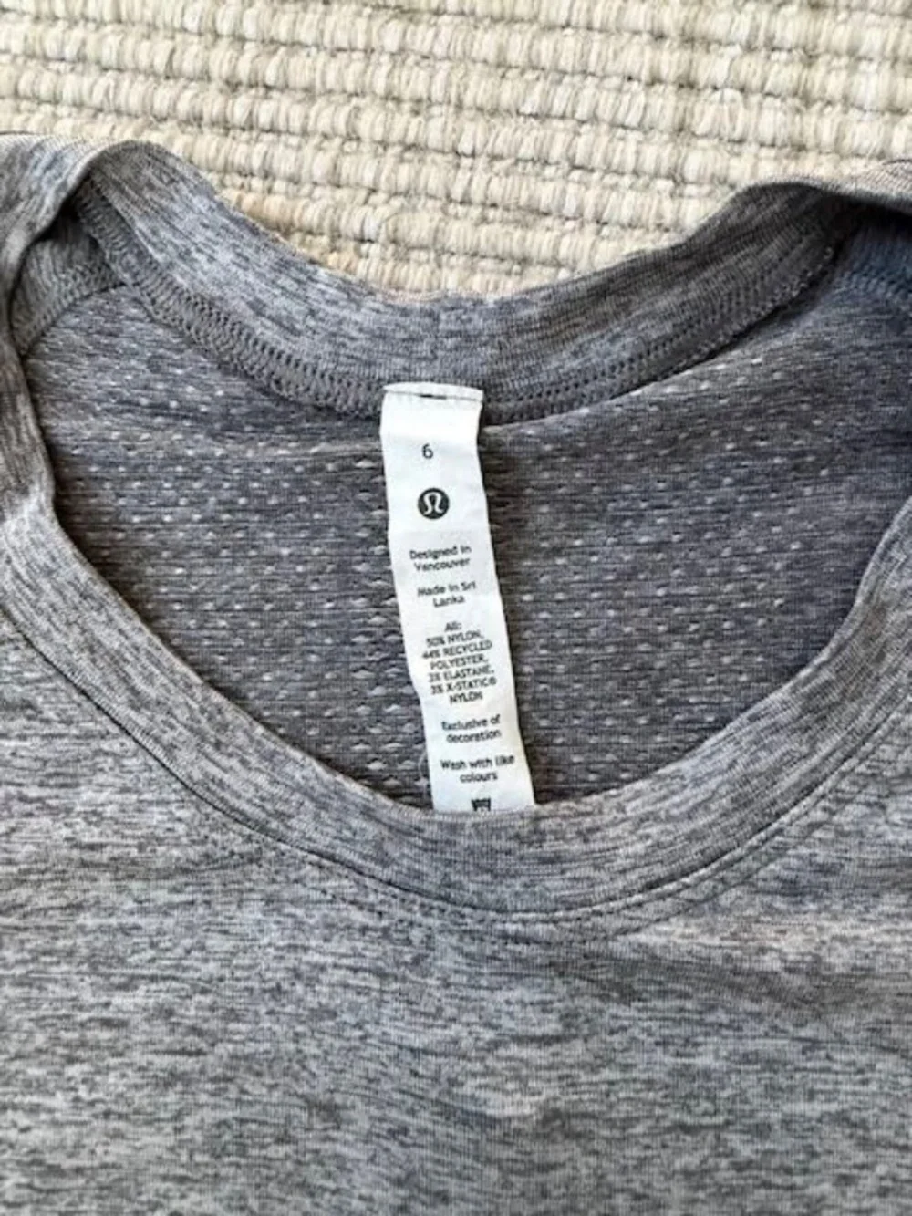 Lululemon Swiftly Tech Short Sleeve Hip Length with Maui Pineapple  Size 6