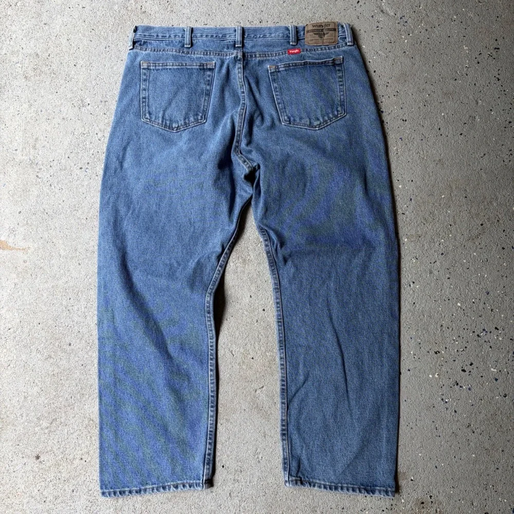 Wrangler Mens Relaxed Fit Jeans 40x30 Medium Wash Blue Denim 9760WDR Workwear