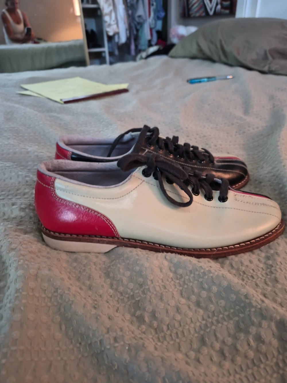 Men's  Brunswick Classic Bowling Shoes,Two-Tone Black &  Red  7.5