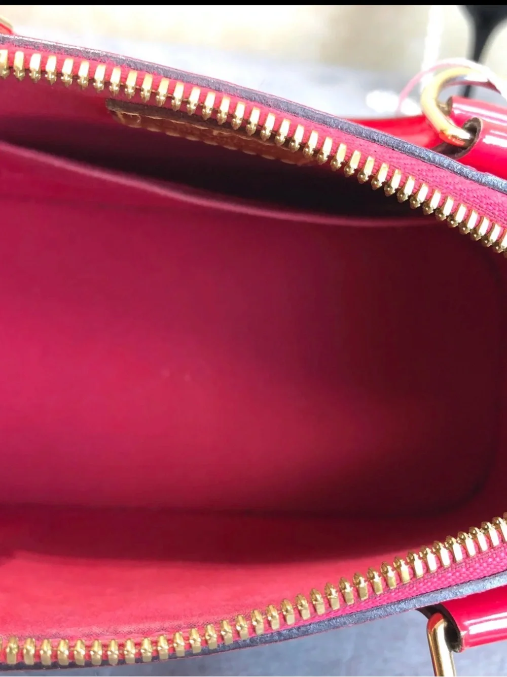 Louis Vuitton compact vernis