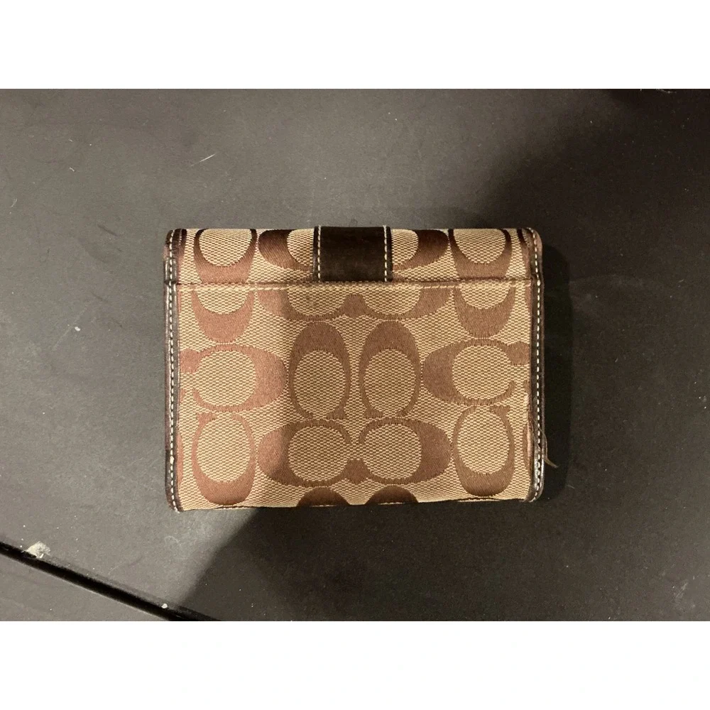 Coach pocket opens