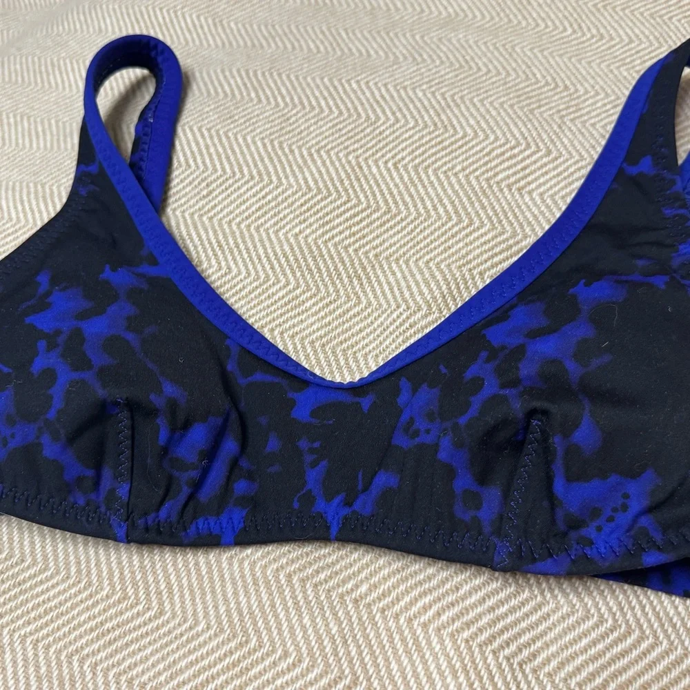 Fabletics features scoop