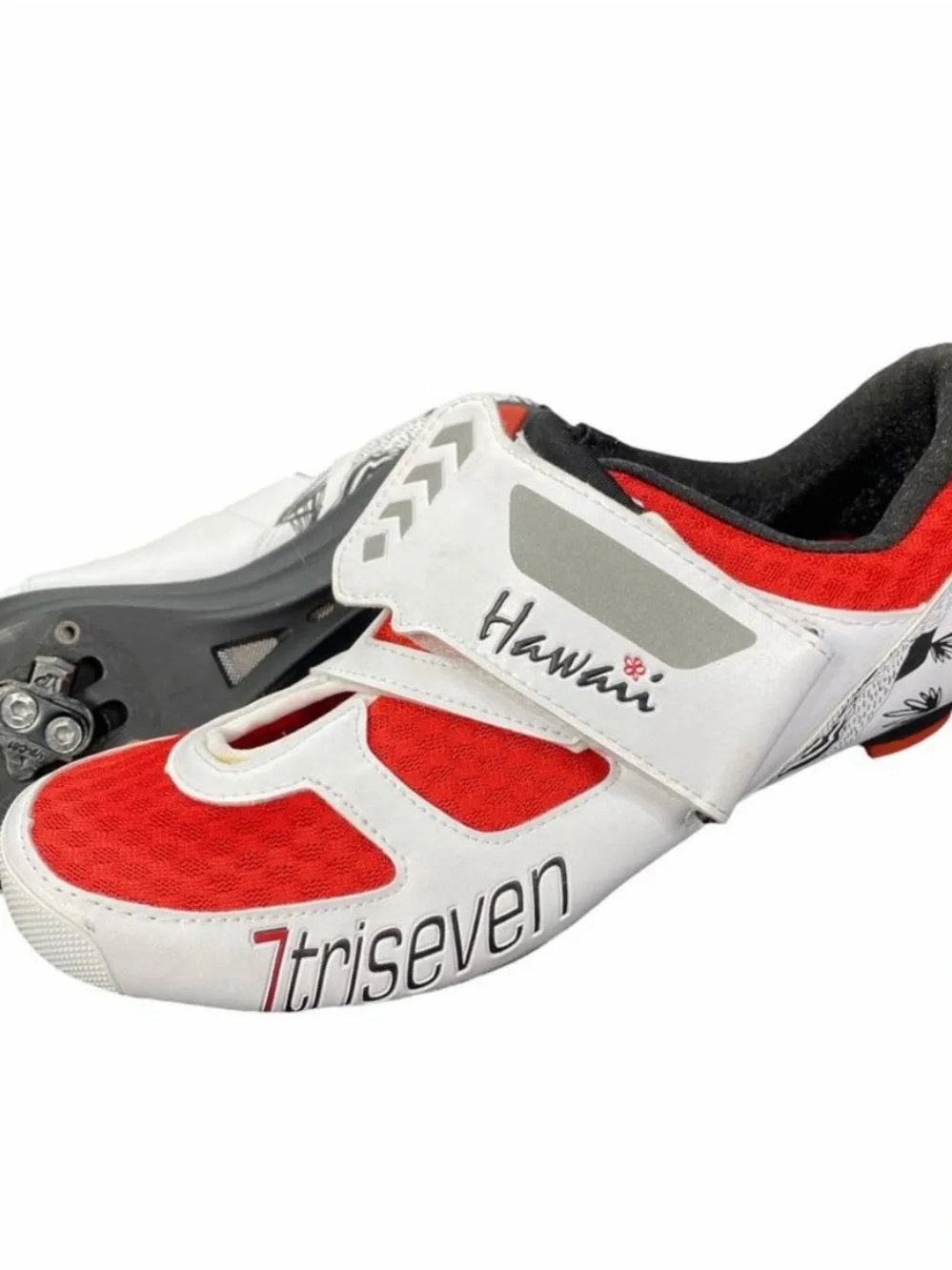 TriSeven red white