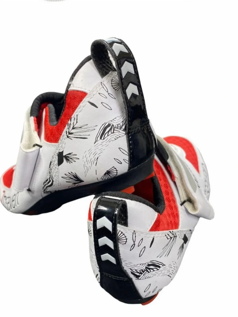 TriSeven red white