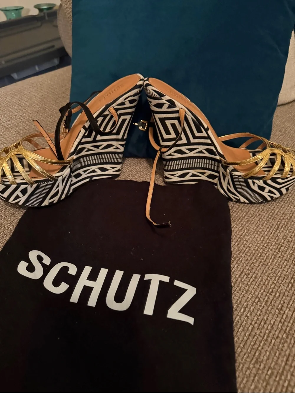SCHUTZ metallic gold