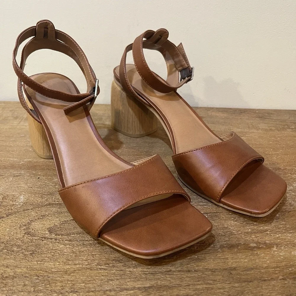 Universal Thread Block Heel Sandals Womens Size 12 Cognac Saddle‎ Ankle Strap