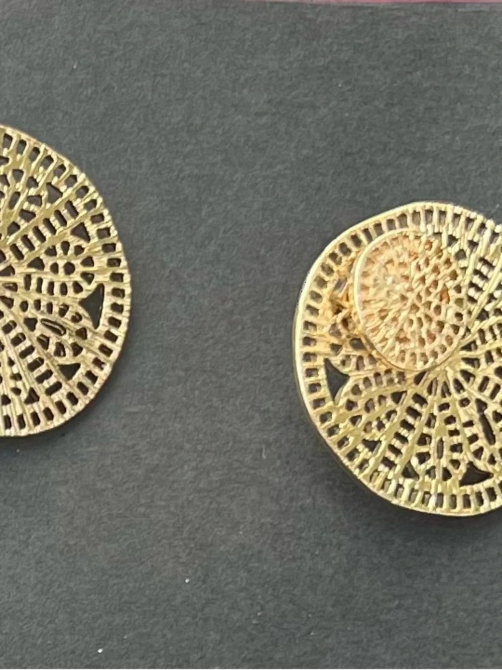 N/A elegant gold