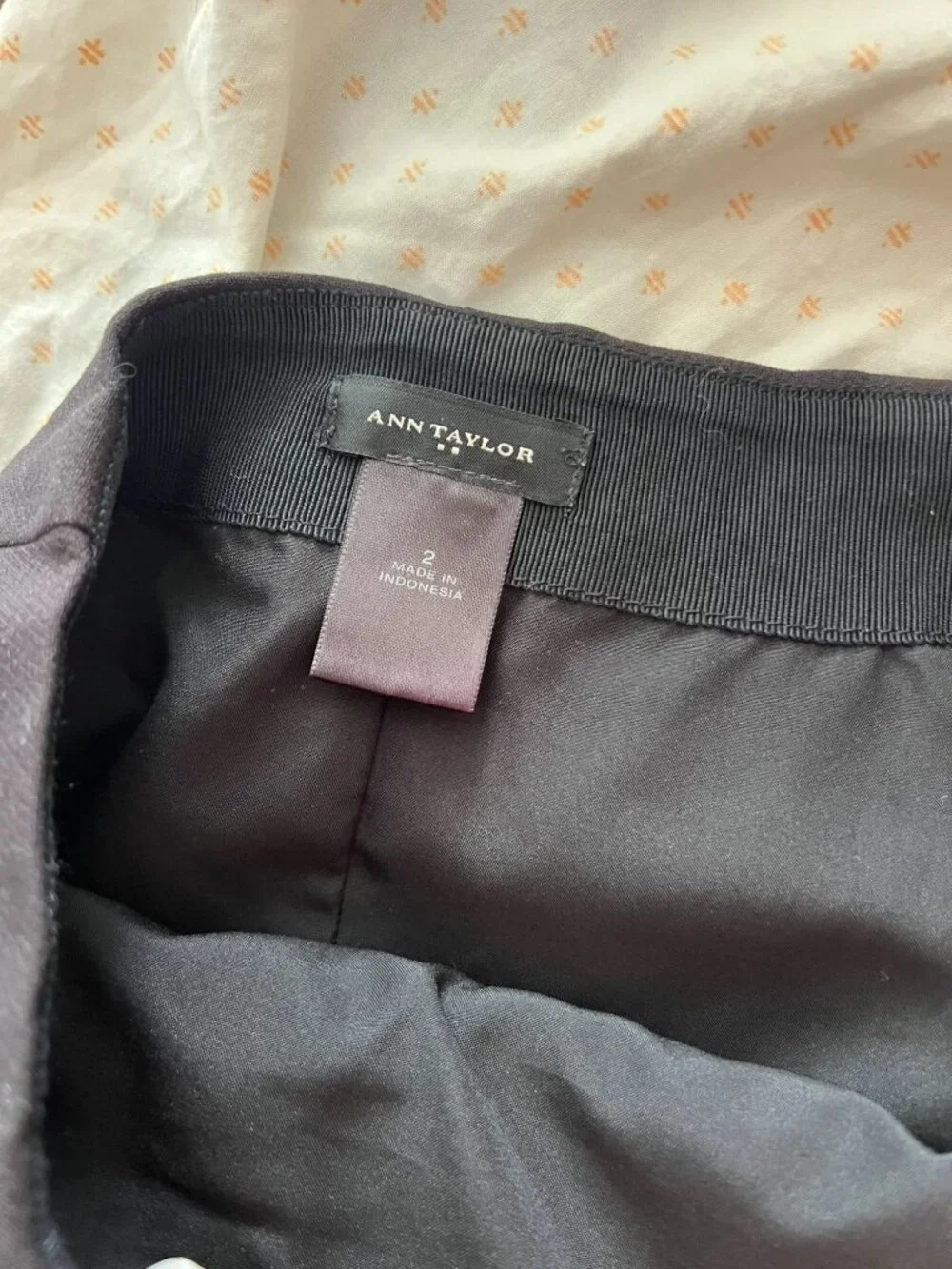 Ann Taylor knee right