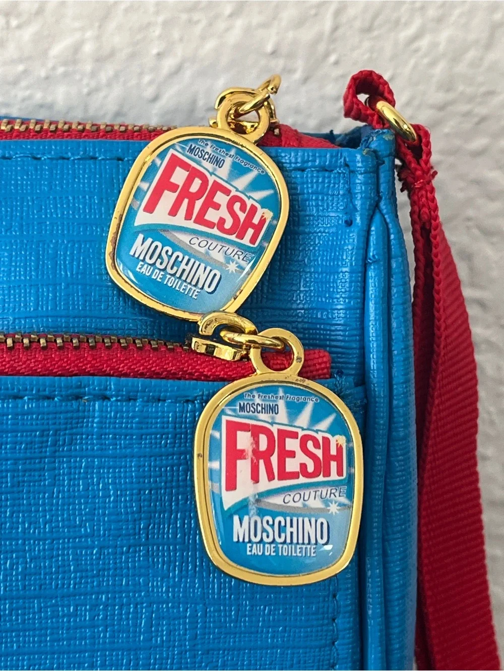Moschino vibrant blue