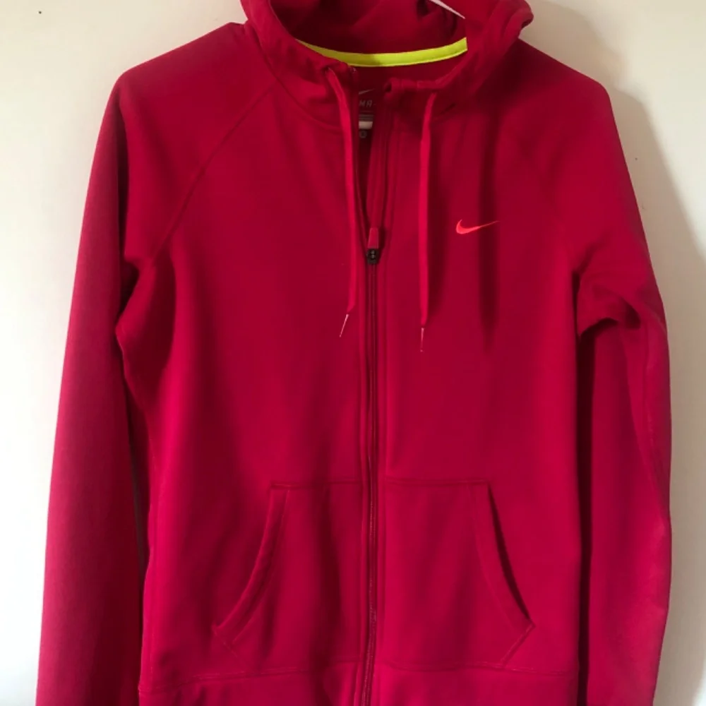 Nike jacket woman’s owed
