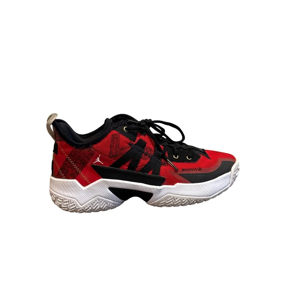 Jordan dominate court
