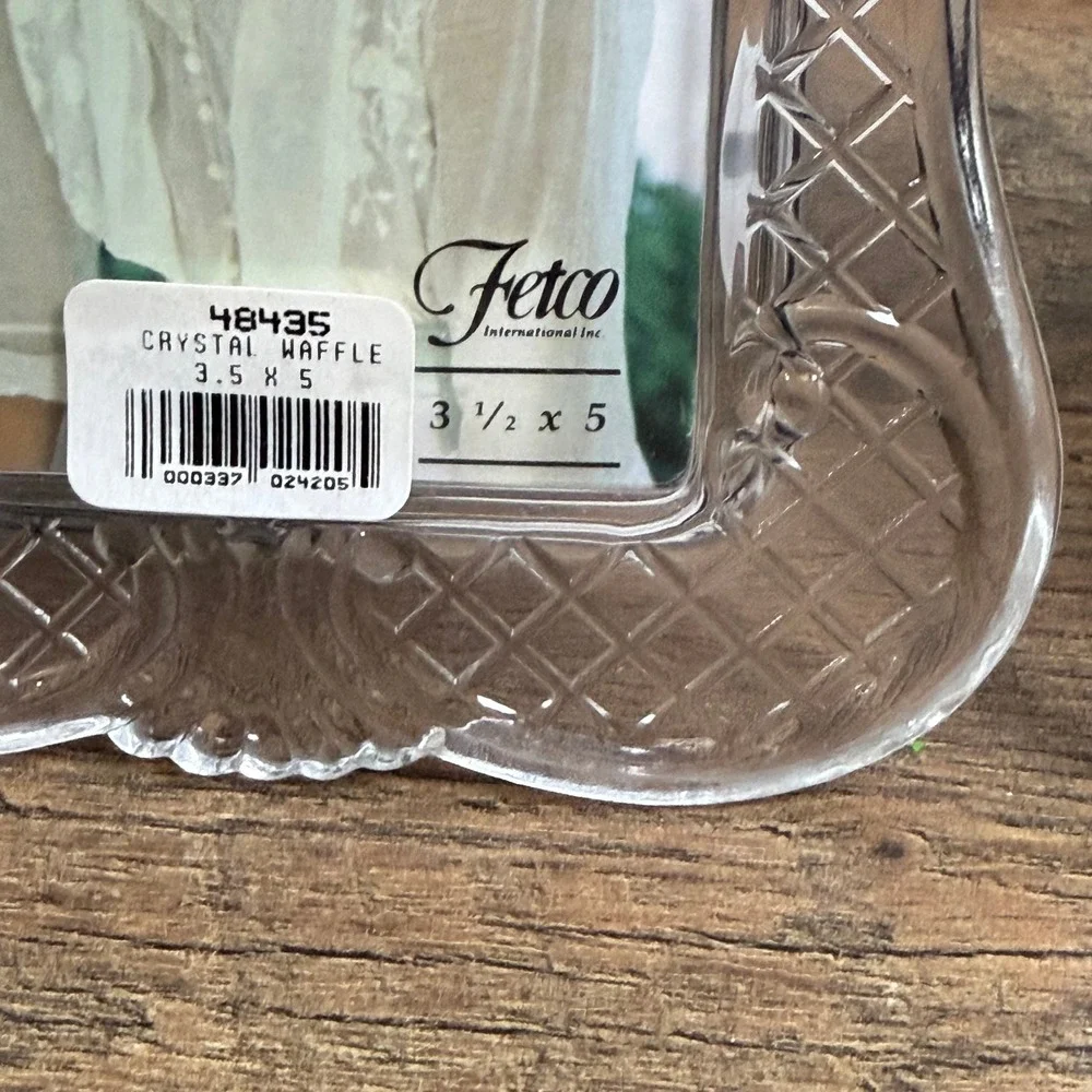 Set of 2 Crystal Waffle Picture Frames 3.5 x 5‎ by Fetco International 48435
