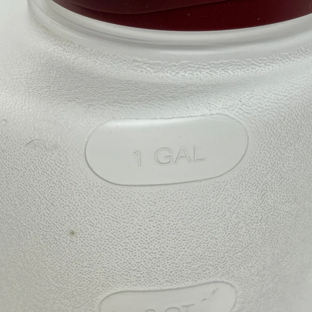 Rubbermaid gallon water