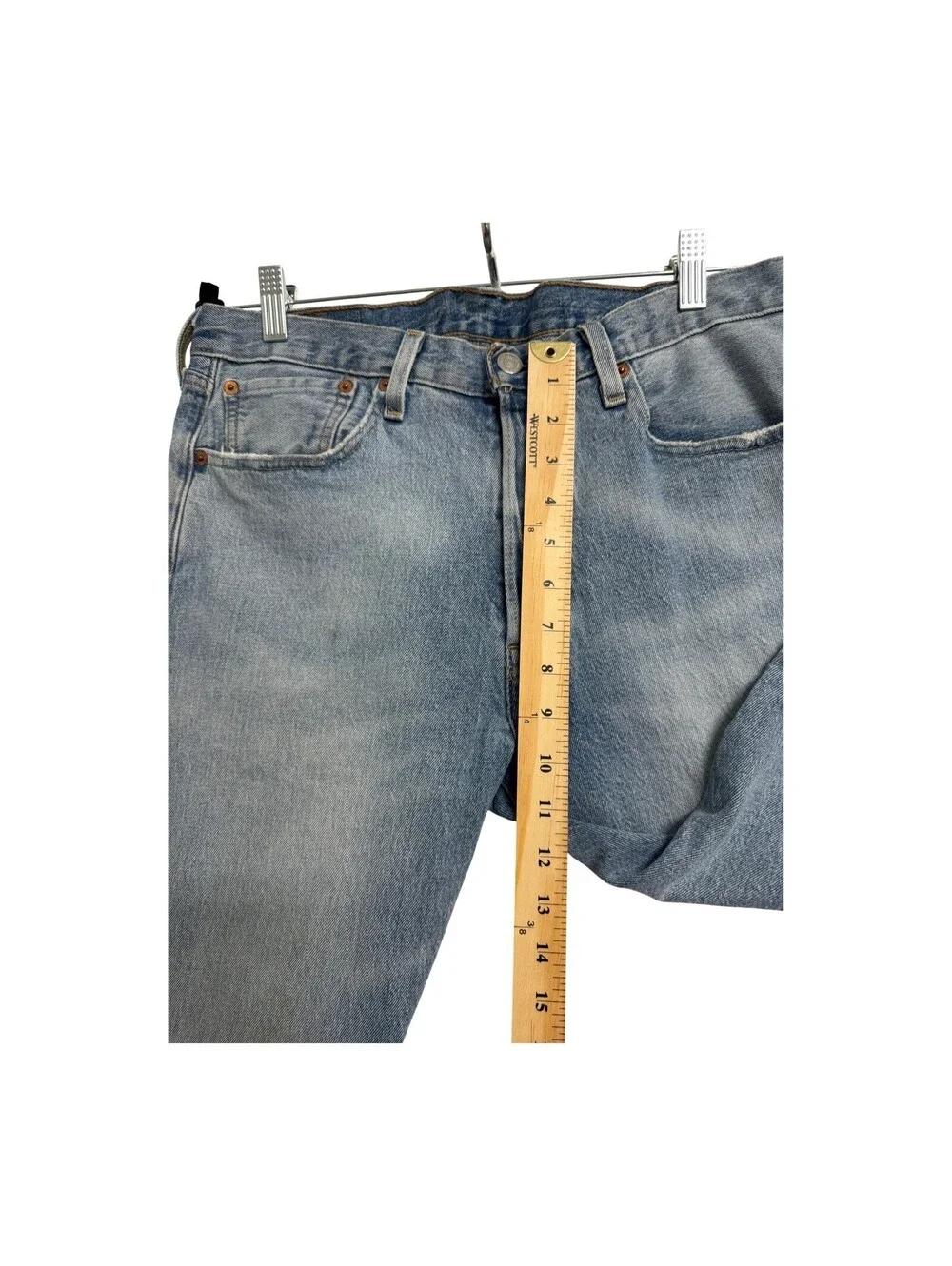 Levis features •levi